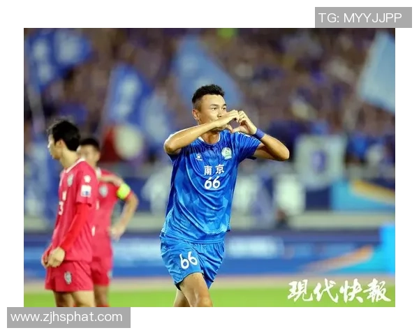 足球场上泪如雨下的球星背后的心酸与荣耀瞬间